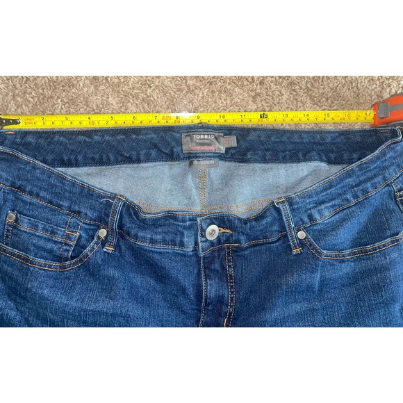 Torrid Straight Boyfriend Jeans - Size 18S ***. - Picture 3 of 4